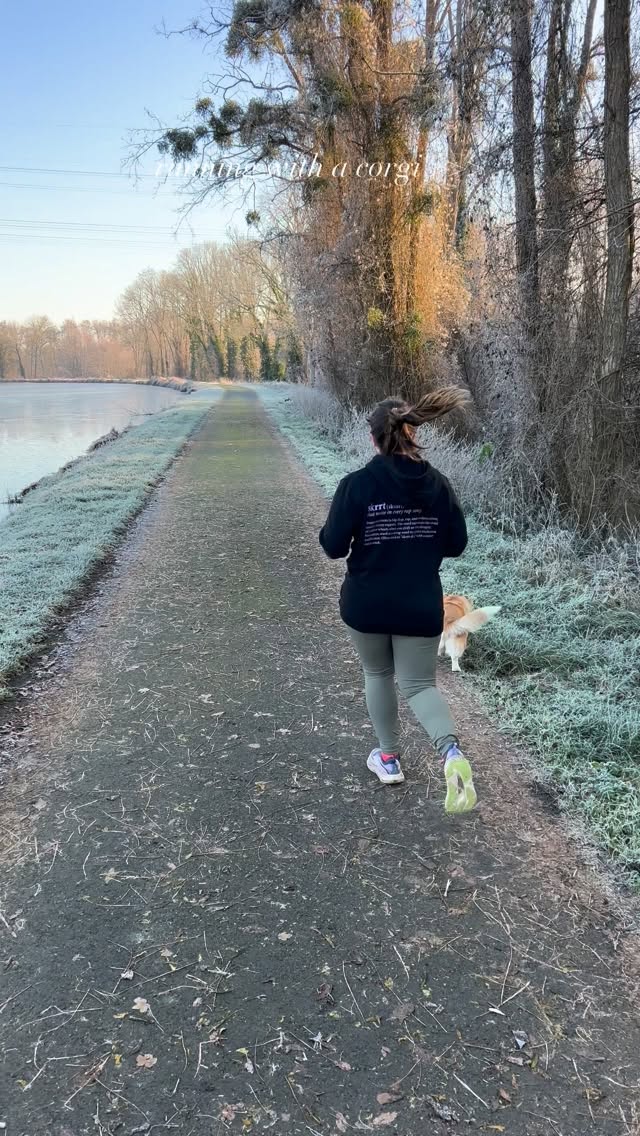 Vraiment mon plus grand plaisir de l’année prochaine je pense 🏃🏼‍♀️🐕🚀
.
.
.
#corgi #running #runningwithdogs #country #sologne