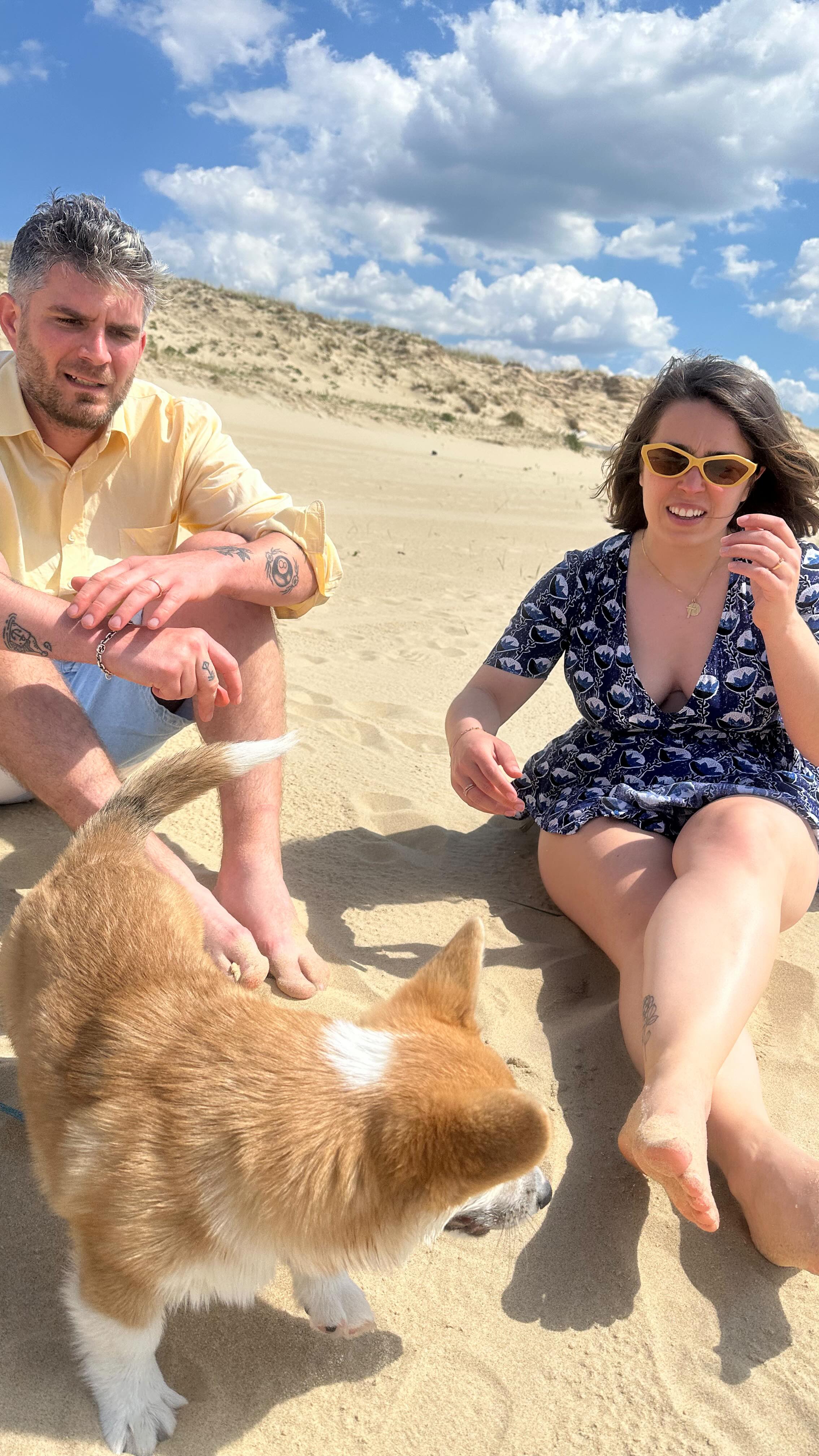 Chonchon & Vitaa 💛
.
.
.
.
#CorgiLove #corgi #corgifrance #puppy #corgiaddict #corgilover #corgifamily #corgicommunity